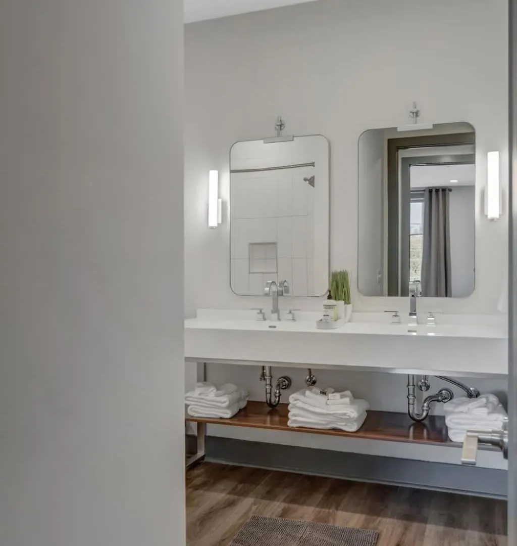 6 Min To Broadway - Gym Rooftop Sleeps 8 Nashville 0*,  United States